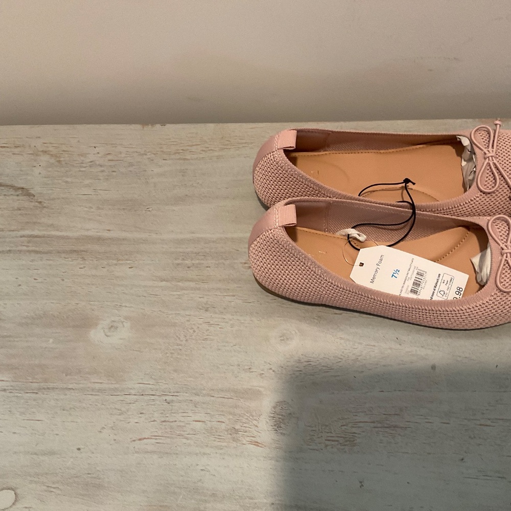 Women's flats pink in color - Picture 2 of 5